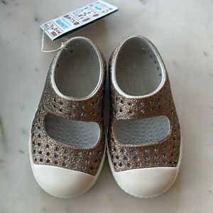BNIB Little girls juniper metal bling shoes size 5